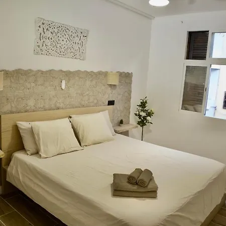 Modern Flat 6 Pax Canteras